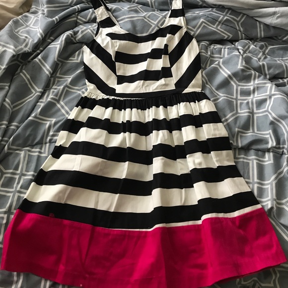 Cute striped dress for spring! - Picture 3 of 3