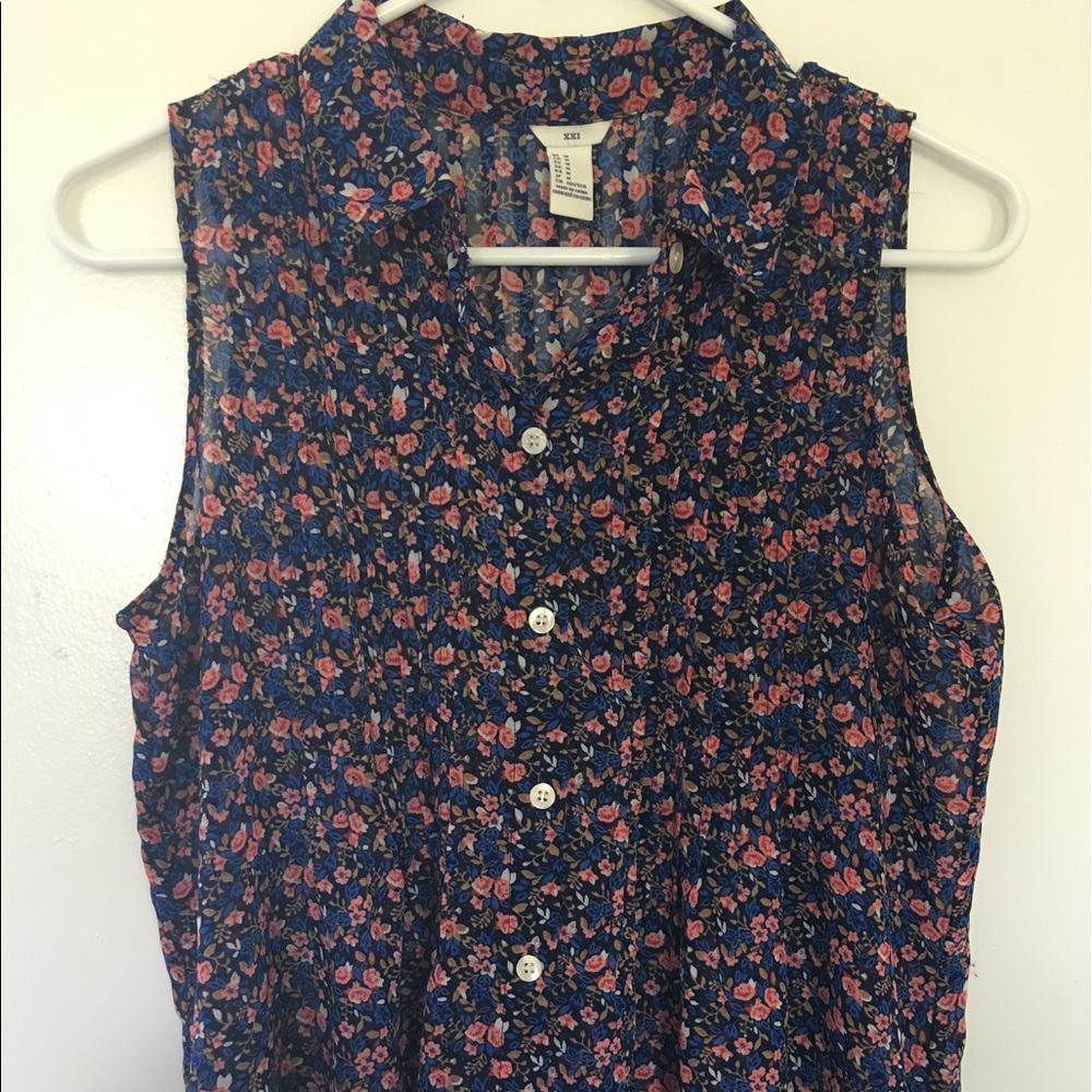 Flower blouse *FREE WITH BUNDLE*