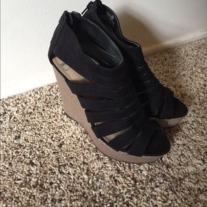 Elle wedge heel