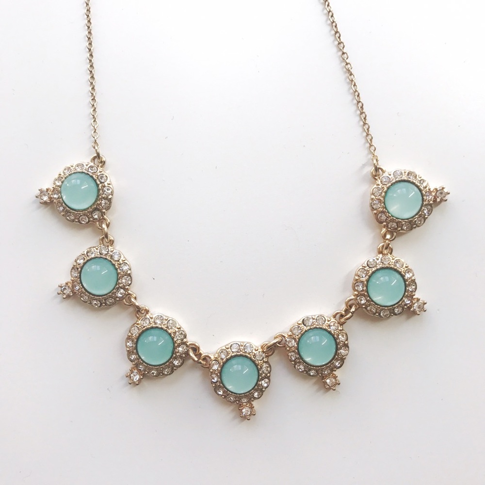 Gorgeous gold and green elegant necklace