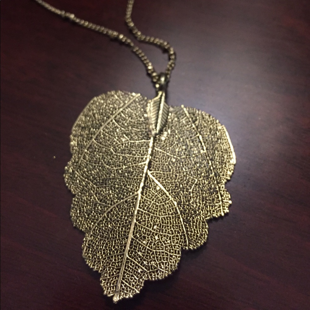 Long gold leaf necklace