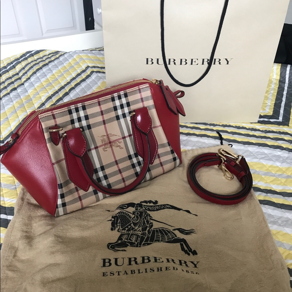 AMAZING BURBERRY HANDBAG!!