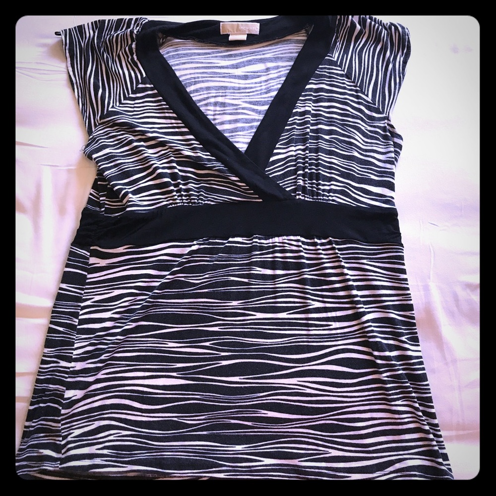 Michael Kors Black and White V Neck short sleeve