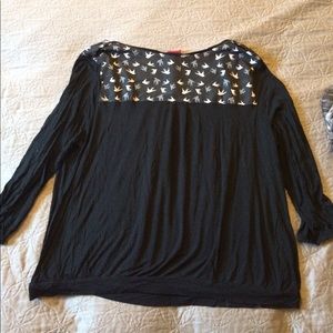 ⭐️⭐️3/4 Sleeve Bird patterned top⭐️⭐️