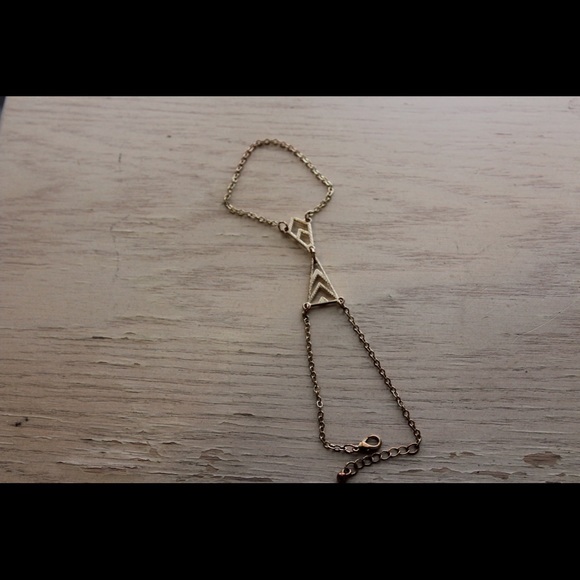 gold hand chain bracelet - Picture 1 of 1