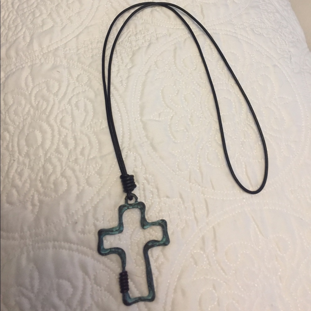 Metal cross necklace