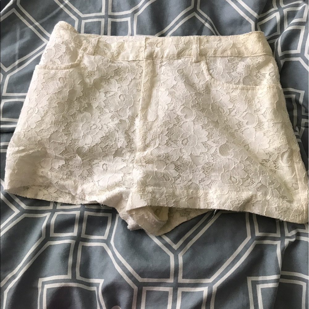 High-waisted lace shorts