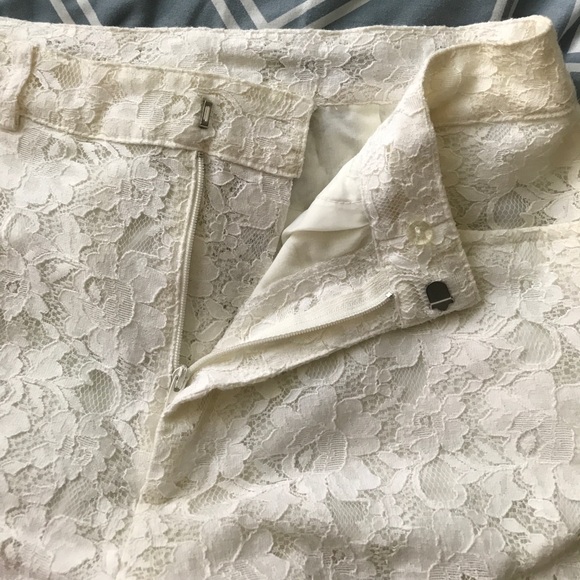High-waisted lace shorts - Picture 3 of 3