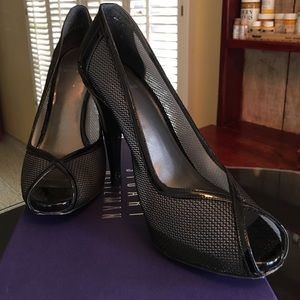 Stuart Weitzman VIGNETTE Peek À Boo Toe Heals.