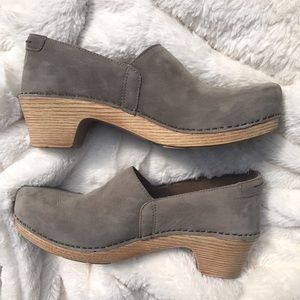 Adorable Dansko Clogs, grey, size 41