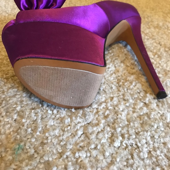 New Heels, never worn - Picture 3 of 4