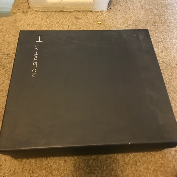 New Heels, never worn - Picture 4 of 4