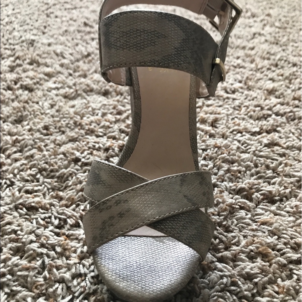 Guess wedges