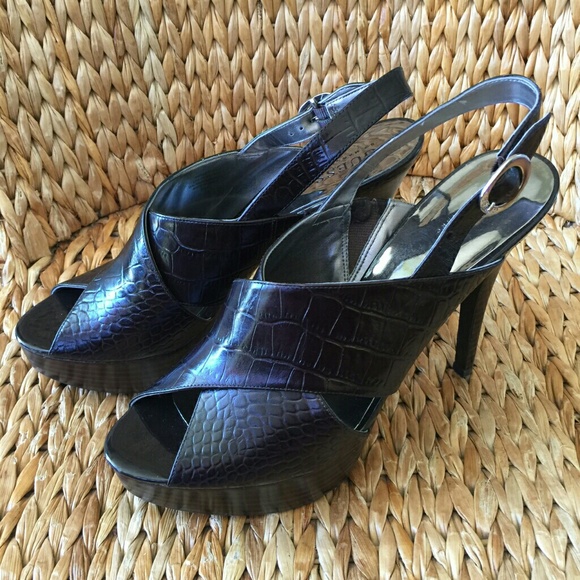 Guess by Marciano Shoes - NIB Guess Brown Leather Croco print size 9M