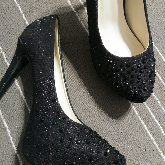 Heels in black - Picture 2 of 2