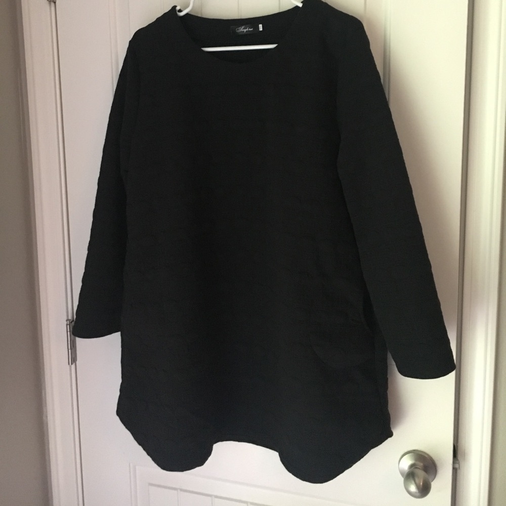 Black sweater/top with pockets.