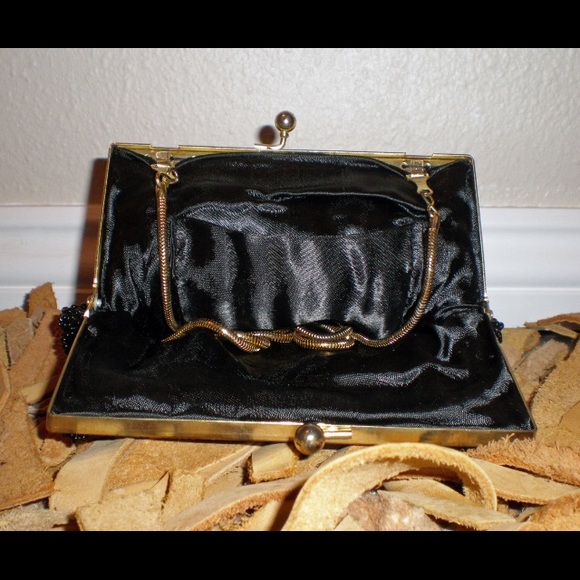 Small vintage kiss clasp purse black beaded - Picture 4 of 5