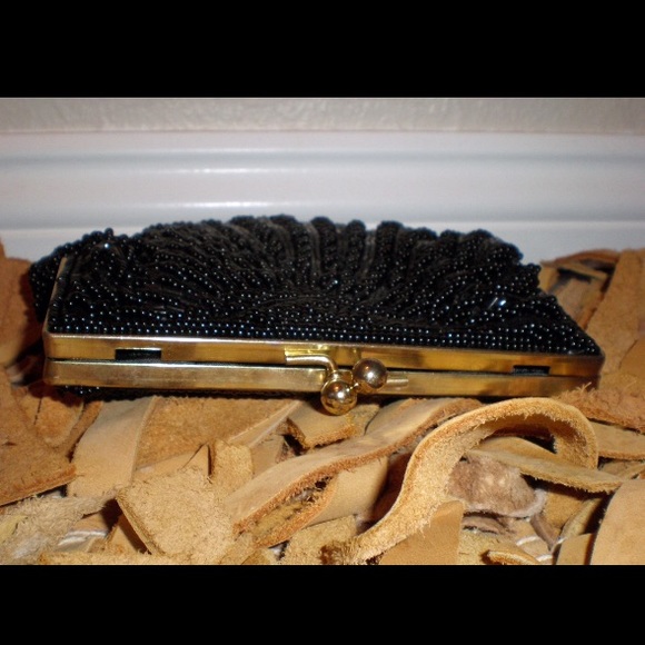 Small vintage kiss clasp purse black beaded - Picture 5 of 5