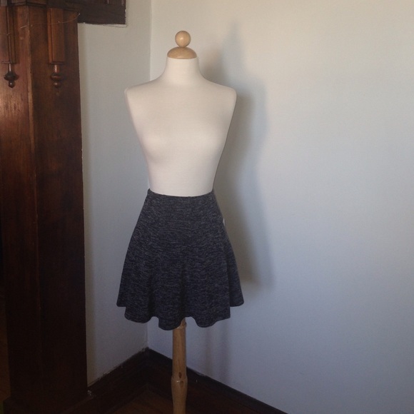 Forever 21 NWT Grey and Black Skater Skirt - Picture 2 of 5