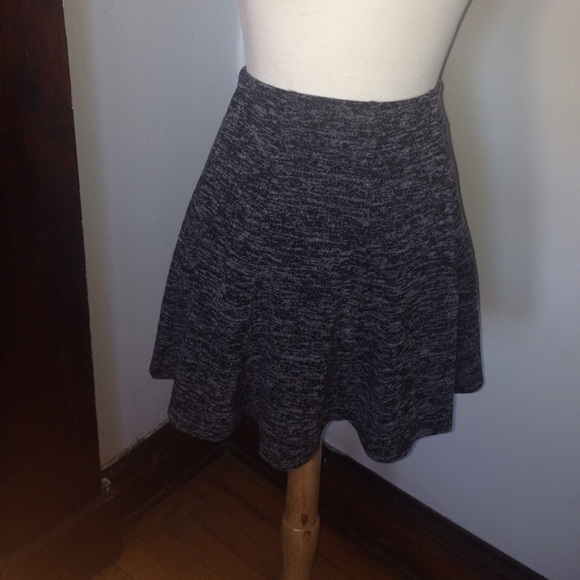 Forever 21 NWT Grey and Black Skater Skirt - Picture 3 of 5