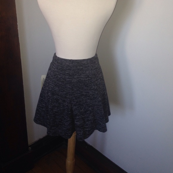 Forever 21 NWT Grey and Black Skater Skirt - Picture 4 of 5