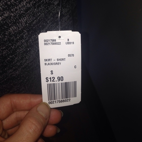 Forever 21 NWT Grey and Black Skater Skirt - Picture 5 of 5