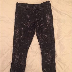 EUC Lululemon Runday Crops, Size 8