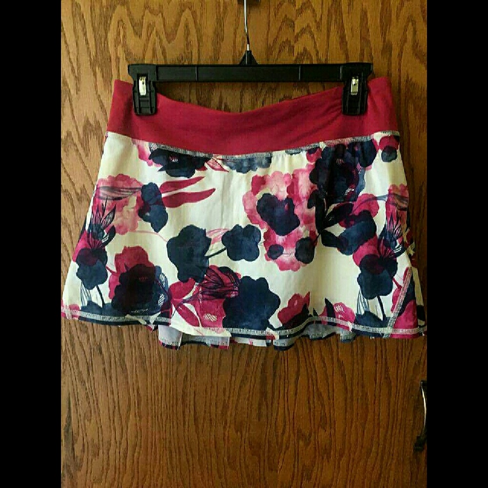 LULULEMON INKY FLORAL BUMBLE BERRY SKIRT SIZE 6