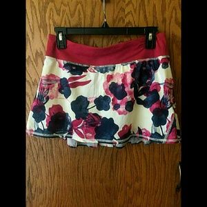 LULULEMON INKY FLORAL BUMBLE BERRY SKIRT SIZE 6