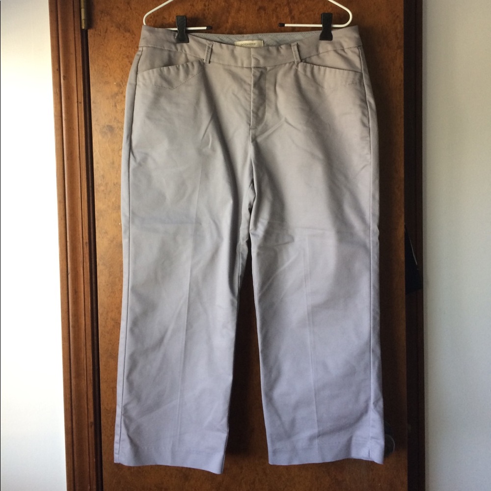 Dockers grey capris