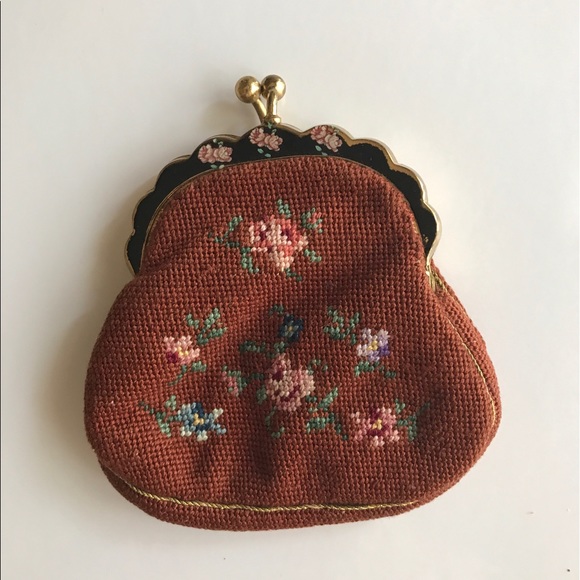 Vintage Handbags - Vintage Embroidered Coinpurse
