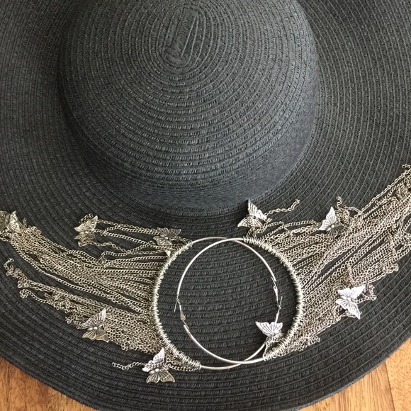 Butterfly 🦋 Earrings - Picture 2 of 4