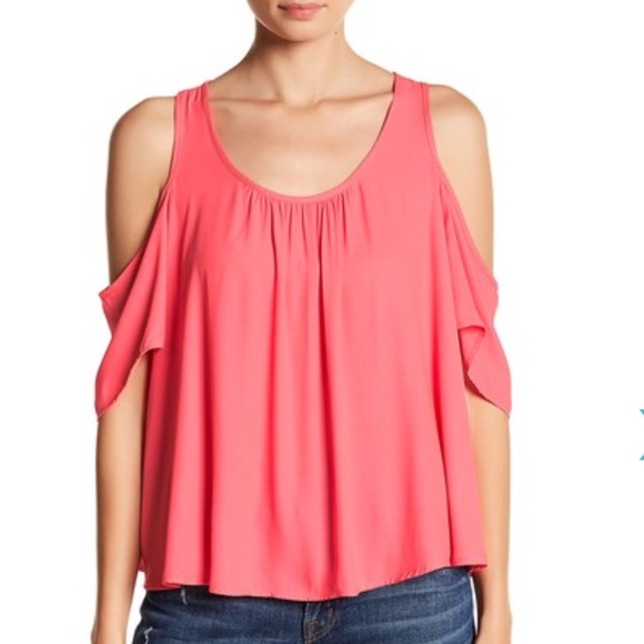 LUSH Cold shoulder Ruffle Tee - Picture 1 of 3