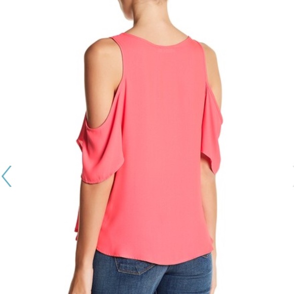 LUSH Cold shoulder Ruffle Tee - Picture 2 of 3