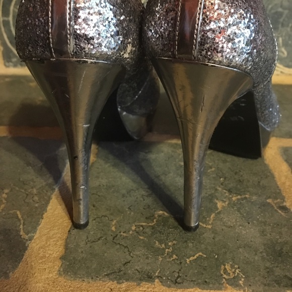 Used 7.5 sparkle heels - Picture 3 of 7