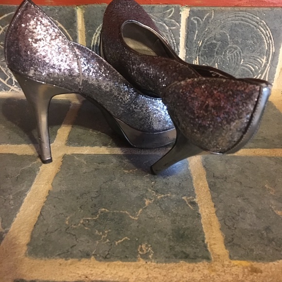 Used 7.5 sparkle heels - Picture 7 of 7