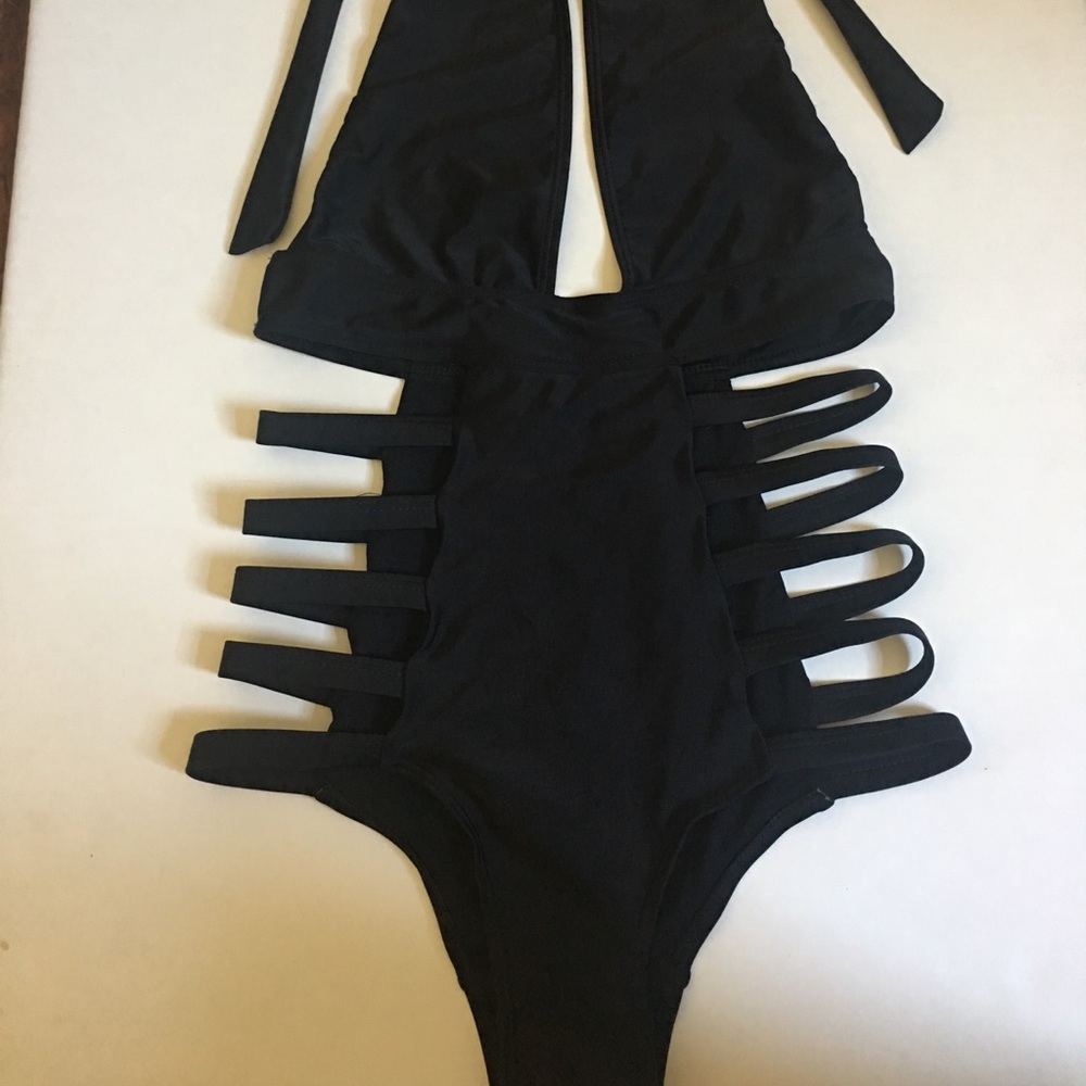 💦[SOLD SOLD] 💦One Piece Strappy Halter to - Picture 3 of 6