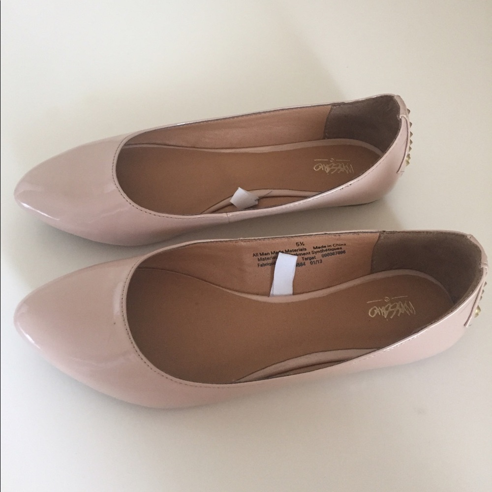 Nude ballet flats