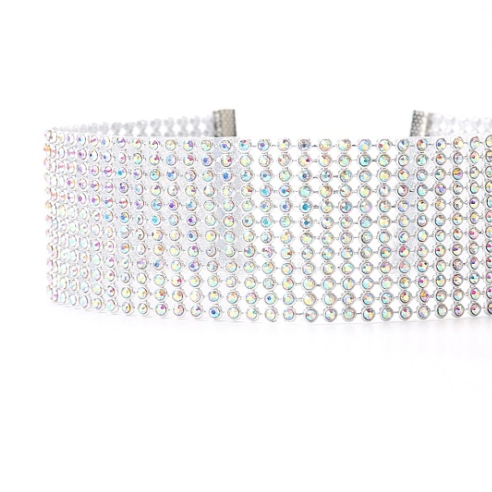 Beautiful sparkle choker