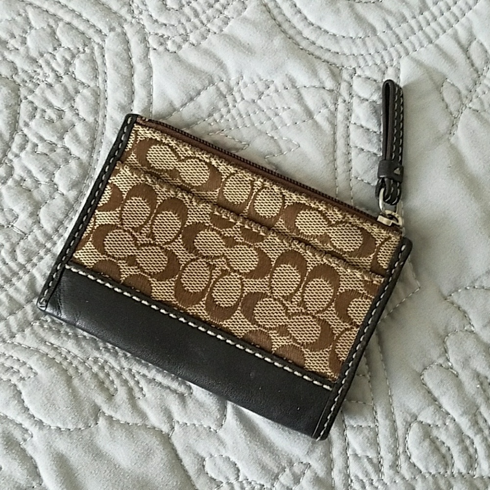 SOLD 🚫 Authentic Coach Coin Purse