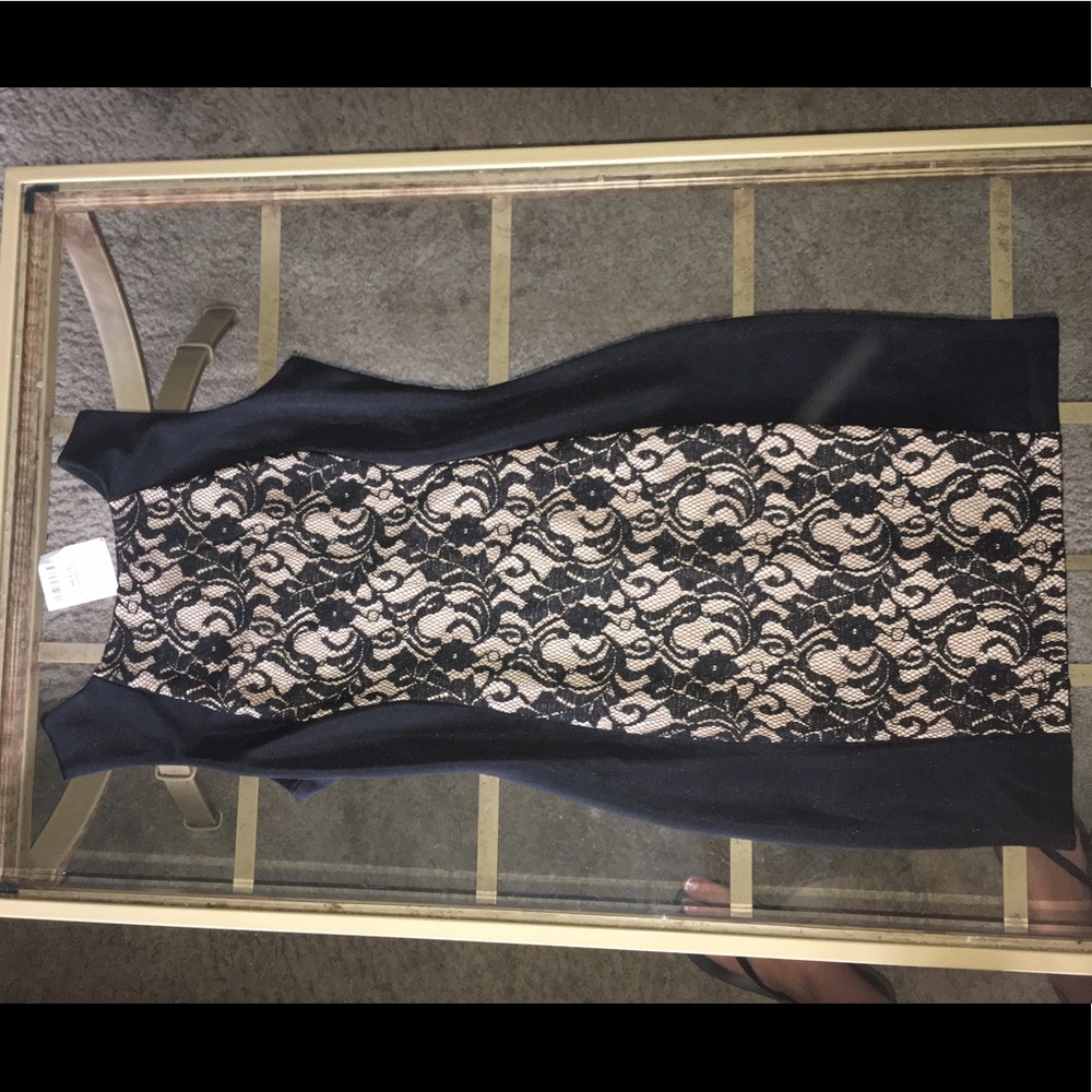 Black lace dress - Picture 3 of 4