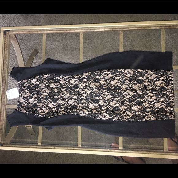 Black lace dress - Picture 3 of 4