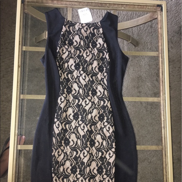 Black lace dress - Picture 2 of 4