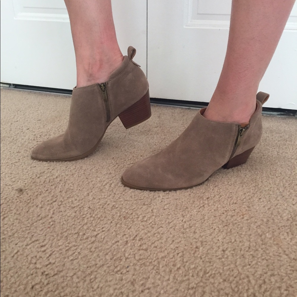 NWOT Taupe booties