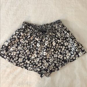 🌸sold🌸 Loose Floral Shorts