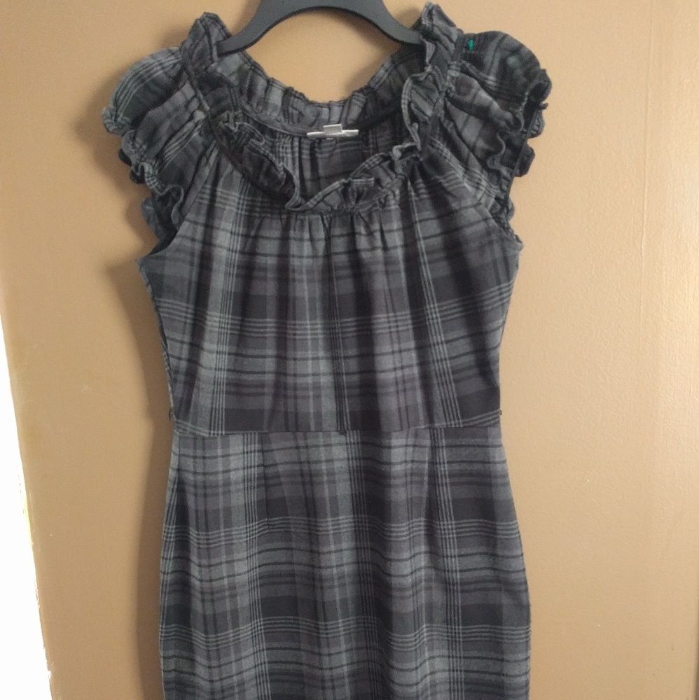 Ruffle top cap sleeve plaid dress. Great for work!