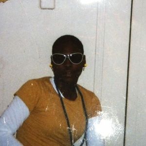 Meet your Posher, Tee