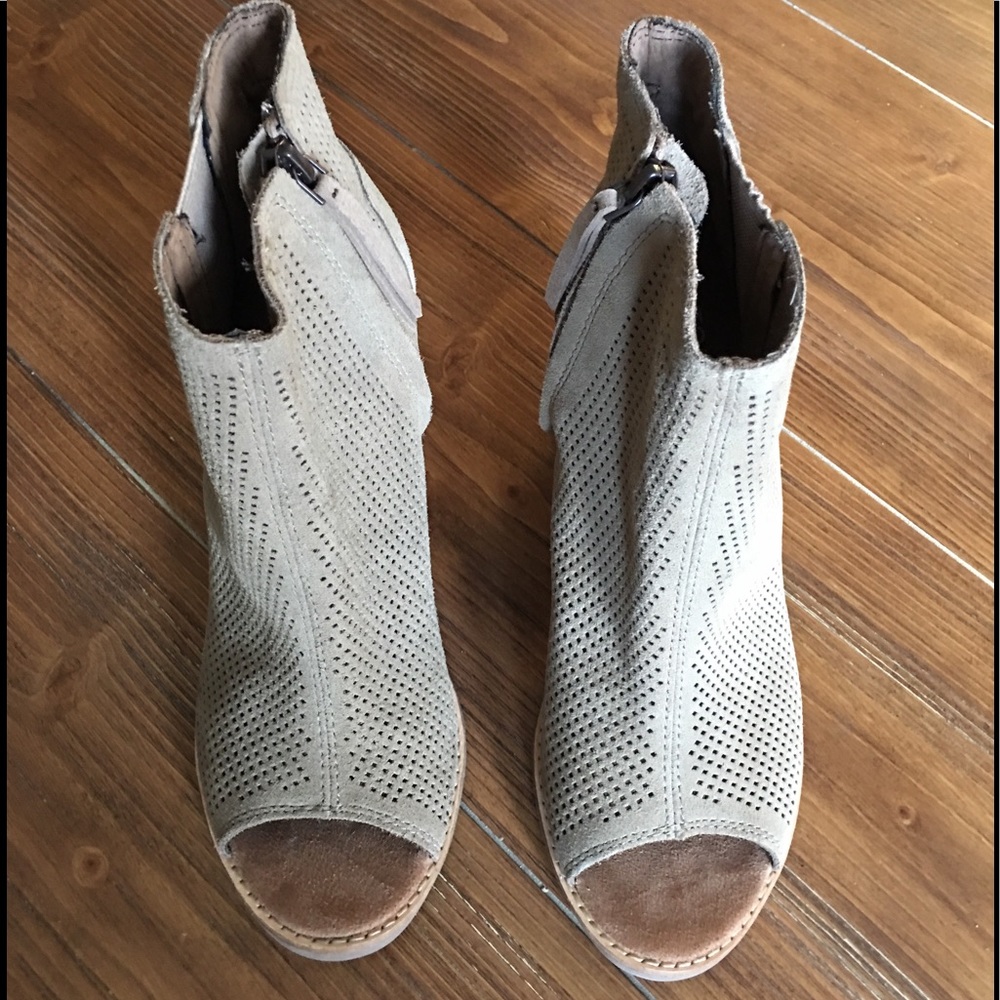 TOM'S Open-toed Booties.