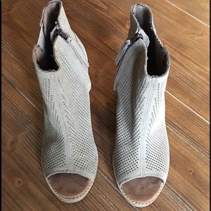 TOM'S Open-toed Booties.