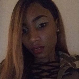 Meet your Posher, Courtney